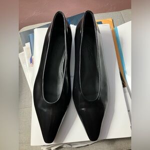 Black Leather Oxfords Sleek Formal Footwear